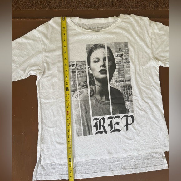 Taylor Swift Reputation Tour Tshirt. Women’s Small - Picture 6 of 6